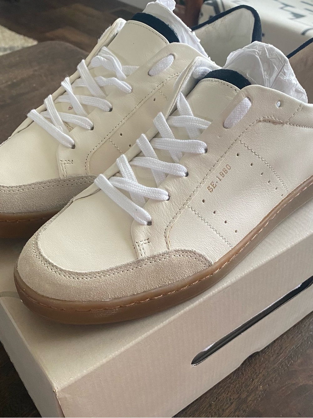 Sam Edelman Women’s Classic White Leather Sneakers with Black Heel Accent Size 9 - Picture 11 of 16
